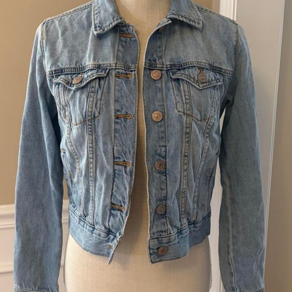 Forever 21 blue denim jacket in a S